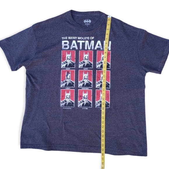 Mens Batman "The many moods" gray tee - Picture 5 of 7